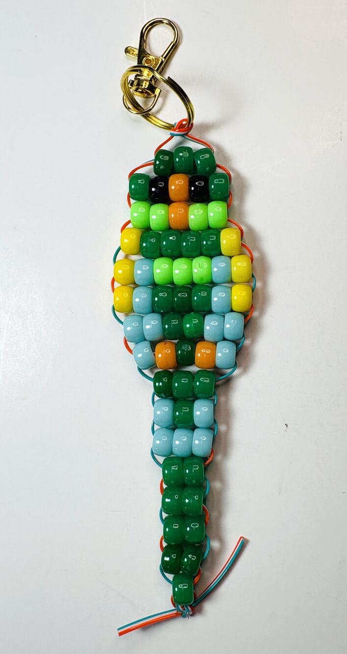 Handmade Pony Bead Parrot Keychain – Colorful Bird Bag Charm Accessory -vn